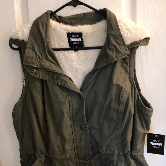 NWT - NOK NOK Army Green Hooded Faux Fur Lined Military Utility Vest โ size XL - Picture 2 of 10